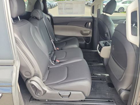 New 2026 Kia Carnival EX FWD image 12