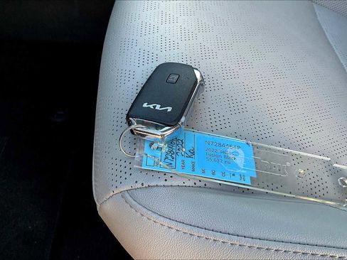 Certified 2022 Kia Seltos EX image 18