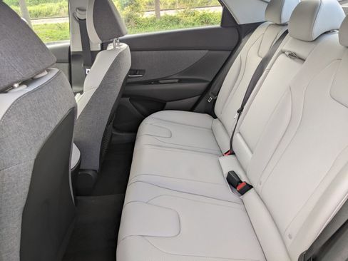 New 2025 Hyundai Elantra Limited image 14