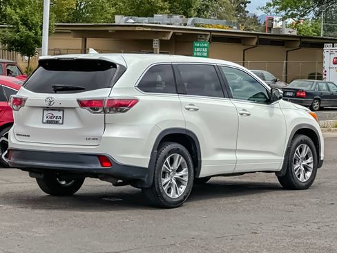 Used 2015 Toyota Highlander Plus AWD/4WD image 4