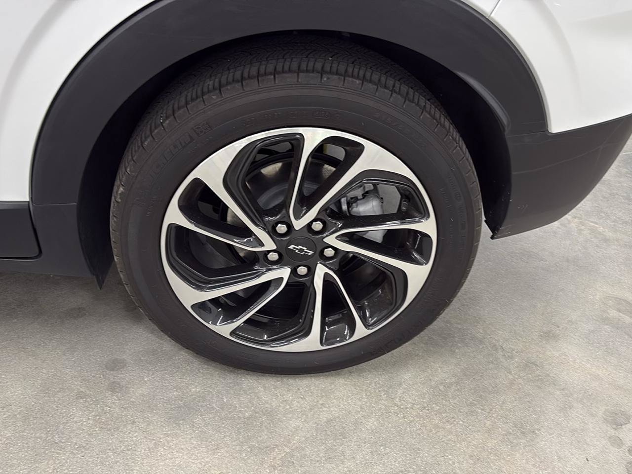 Used 2023 Chevrolet Bolt EUV Premier FWD image 24