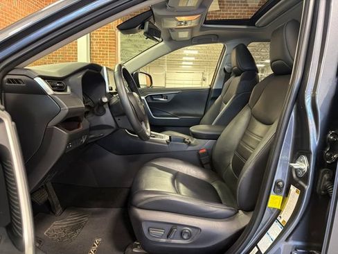 Used 2019 Toyota RAV4 Limited w/ Carpet Mat Package AWD/4WD image 13