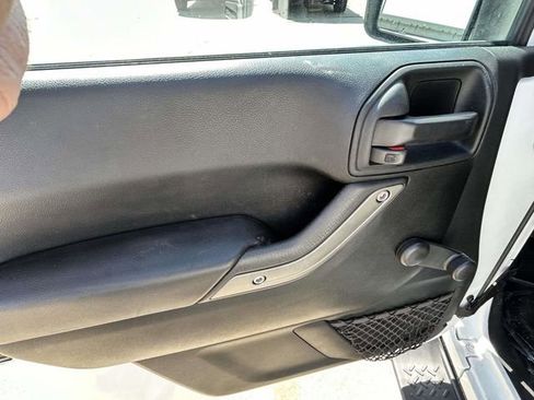 Used 2017 Jeep Wrangler Unlimited Sport AWD/4WD image 12