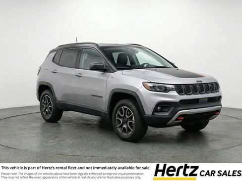 Used 2025 Jeep Compass Trailhawk AWD/4WD image 1