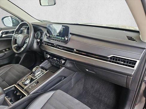 Used 2024 Mitsubishi Outlander SE FWD image 29