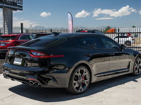 Used 2018 Kia Stinger GT1 AWD/4WD image 10