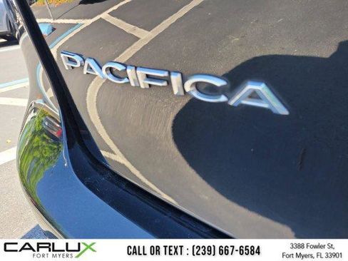 Used 2023 Chrysler Pacifica Touring-L FWD image 10