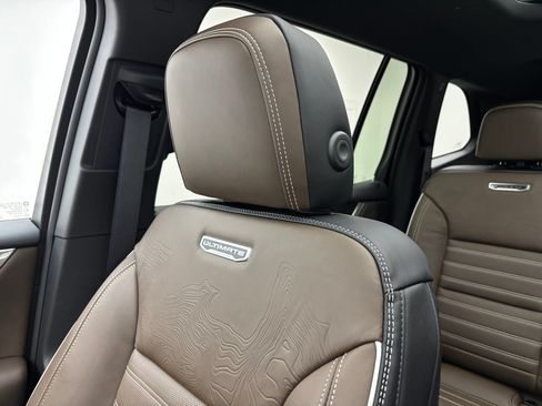 New 2027 GMC Acadia Denali Ultimate w/ LPO, Floor Liner Package AWD/4WD image 50