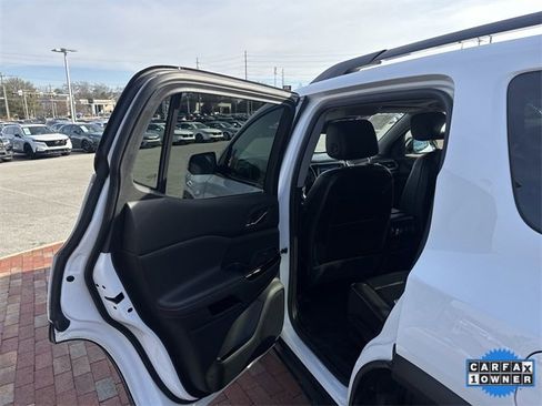 Used 2023 GMC Acadia AT4 w/ Technology Package image 27