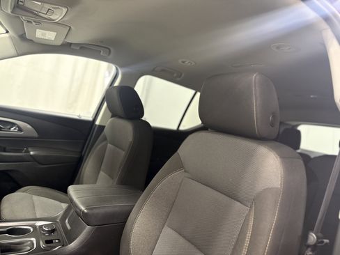Used 2020 Chevrolet Traverse LT image 14