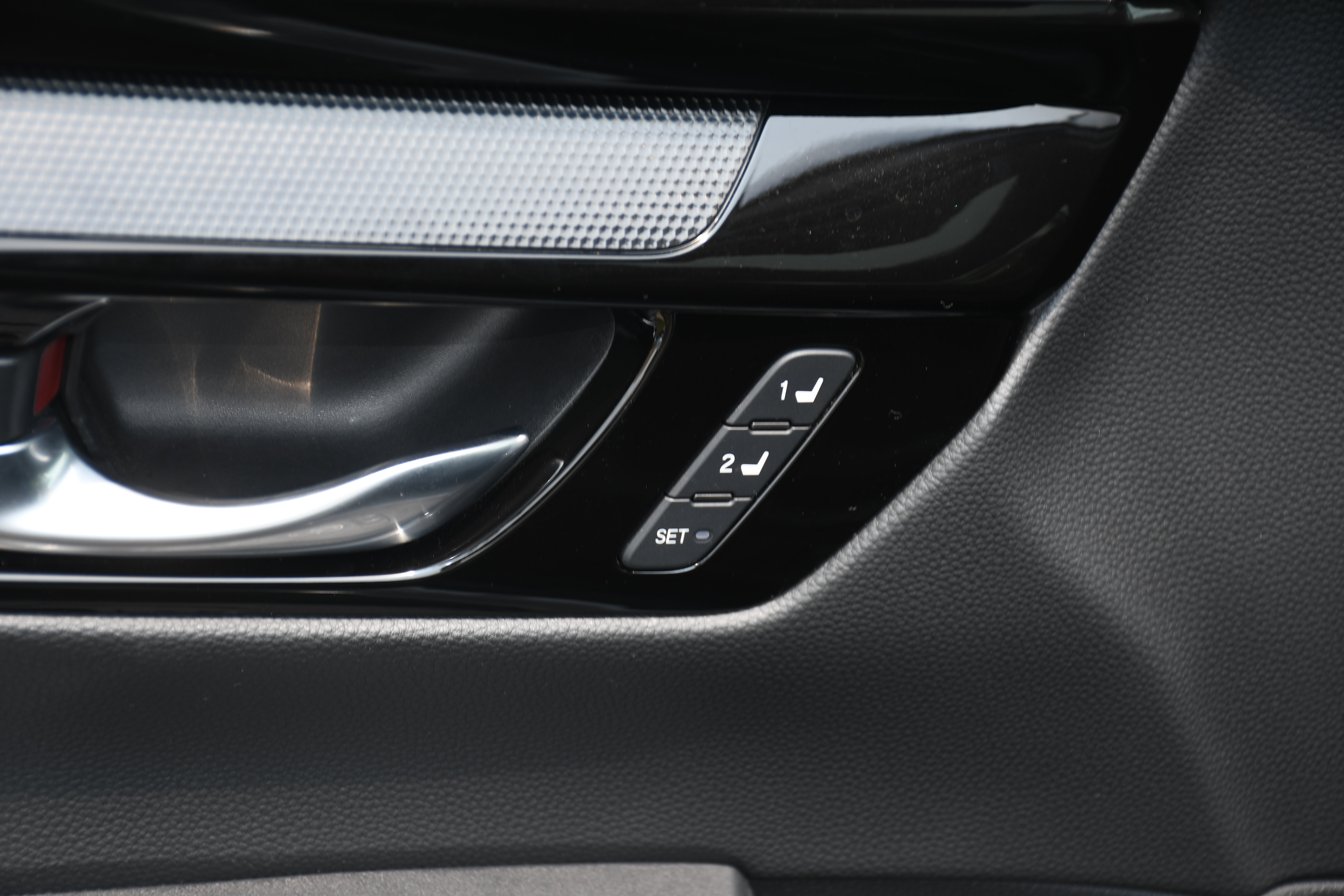 Used 2025 Honda CR-V EX-L image 12
