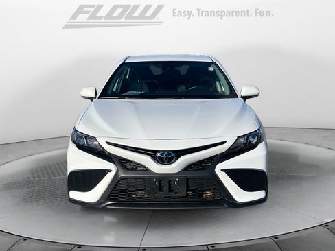Used 2023 Toyota Camry SE image 3