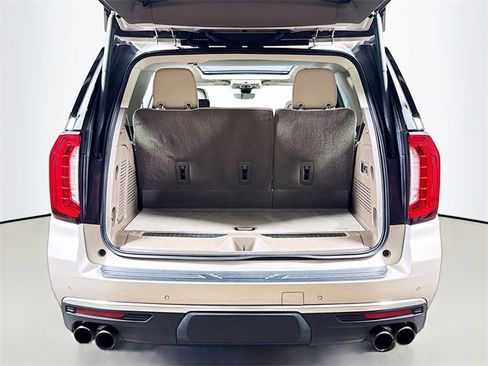 Used 2021 GMC Yukon Denali w/ Denali Premium Package image 26