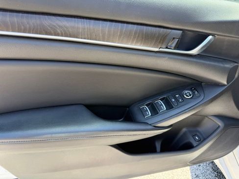 Used 2018 Honda Accord EX image 5