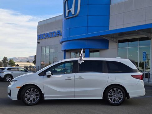 Used 2025 Honda Odyssey Touring image 4
