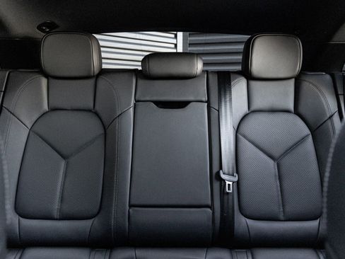 Certified 2025 Porsche Macan AWD/4WD image 25
