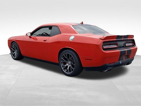 Used 2016 Dodge Challenger SRT RWD image 4
