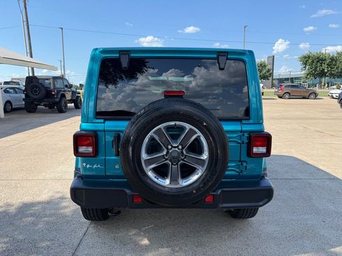 Used 2020 Jeep Wrangler Unlimited Sahara AWD/4WD image 6