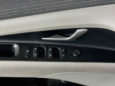 Used 2025 Hyundai Elantra Limited FWD image 15