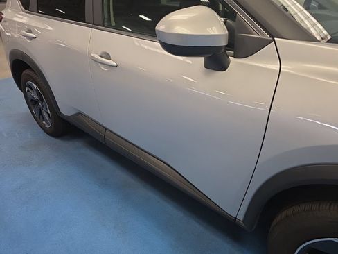 Used 2024 Nissan Rogue SV FWD image 5