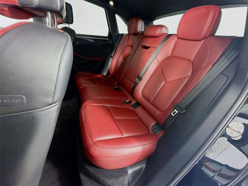 Certified 2023 Porsche Macan S AWD/4WD image 20