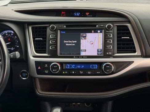 Used 2019 Toyota Highlander XLE AWD/4WD image 48