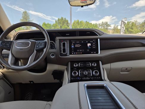 Used 2021 GMC Yukon Denali w/ Denali Premium Package AWD/4WD image 15