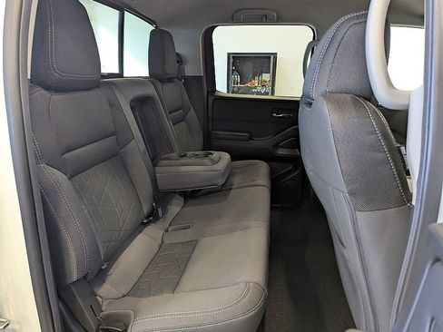 Used 2025 Nissan Frontier SV w/ SV Convenience Package image 16