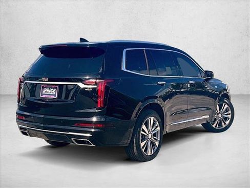 Used 2025 Cadillac XT6 Premium Luxury FWD image 2