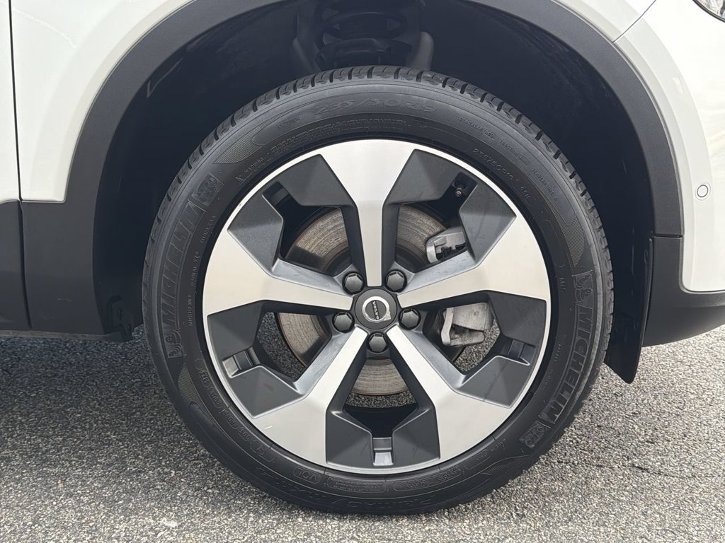 Certified 2024 Volvo XC40 B5 Plus w/ Climate Package AWD/4WD image 13