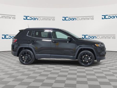 New 2026 Jeep Compass Latitude image 9