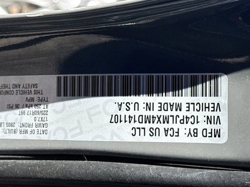 Used 2021 Jeep Cherokee Latitude Lux w/ Comfort/Convenience Group image 30