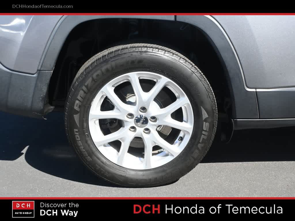 Used 2017 Jeep Cherokee Latitude w/ Safety/Convenience Group FWD image 23