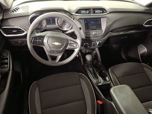Used 2023 Chevrolet TrailBlazer LT FWD image 2