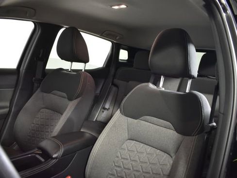Certified 2025 Nissan Kicks SV AWD/4WD image 10