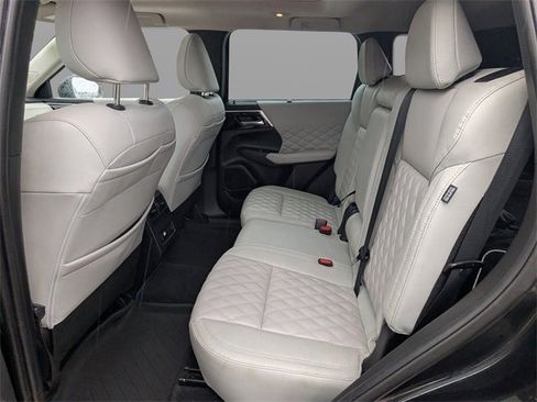 Used 2023 Mitsubishi Outlander 4WD Plug-In Hybrid image 14