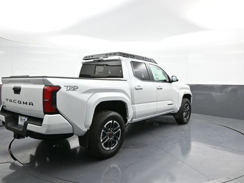 New 2024 Toyota Tacoma TRD Sport w/ TRD Sport Upgrade Package AWD/4WD image 6
