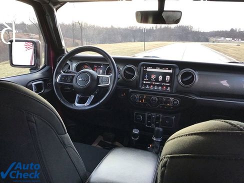 Used 2022 Jeep Wrangler Unlimited Sahara w/ Cold Weather Group image 18