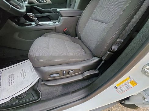 Used 2023 Chevrolet Traverse LT AWD/4WD image 38