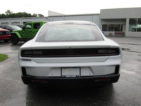 Used 2024 Dodge Charger R/T w/ Plus Group image 5