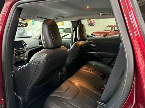 Used 2019 Jeep Cherokee Limited AWD/4WD image 12