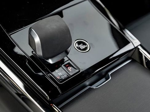 Used 2024 Land Rover Range Rover Sport SE image 19