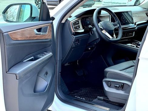 New 2026 Volkswagen Atlas SE FWD image 10