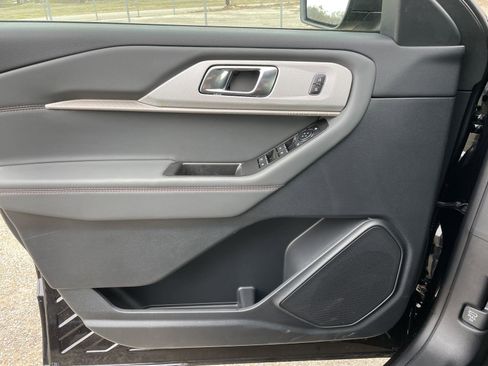 New 2026 Ford Explorer Active w/ Active Comfort Package RWD image 32