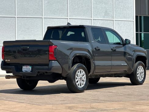 Certified 2025 Toyota Tacoma SR5 AWD/4WD image 4