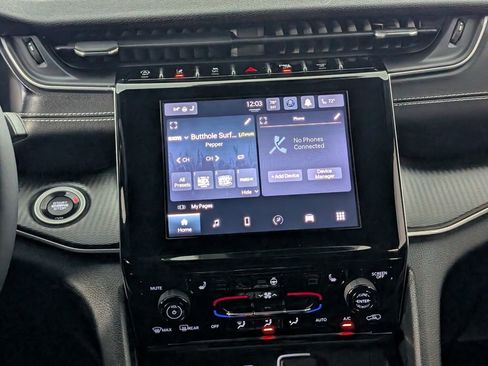 Used 2023 Jeep Grand Cherokee L Laredo image 15