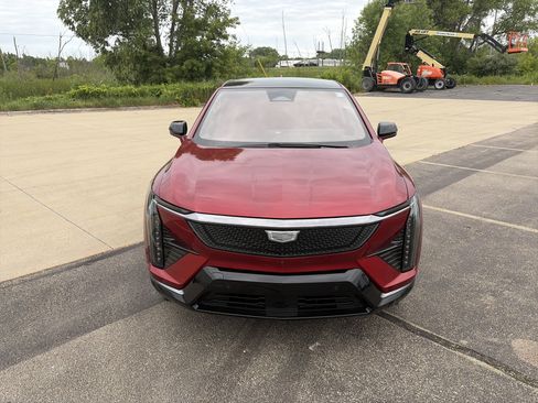 Used 2025 Cadillac Optiq Sport 2 w/ LPO, Floor Liner Package AWD/4WD image 2