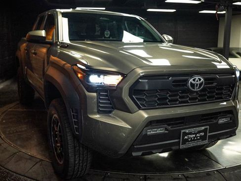 Used 2024 Toyota Tacoma TRD Off-Road AWD/4WD image 5