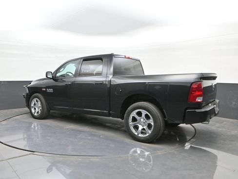 Used 2017 RAM 1500 Express RWD image 4