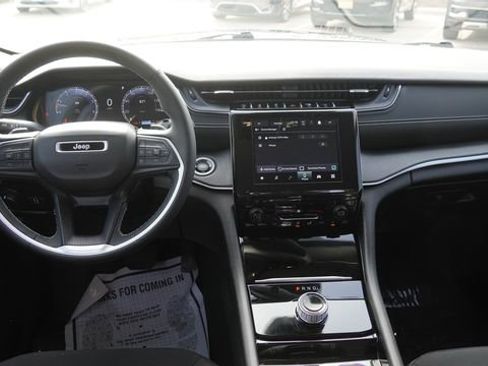 Used 2023 Jeep Grand Cherokee L Laredo image 15